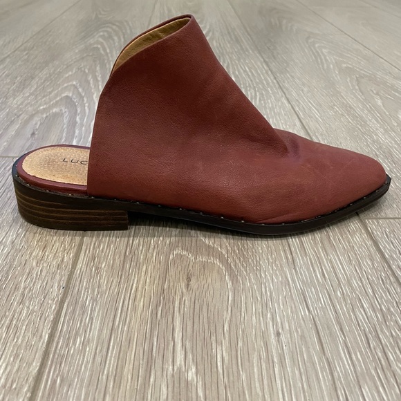 Size 8.5 Lucky Brand slides - Picture 1 of 8